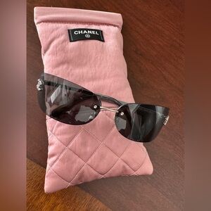Chanel sunglasses perfect like new